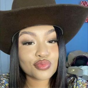 Meet your Posher, Fernanda